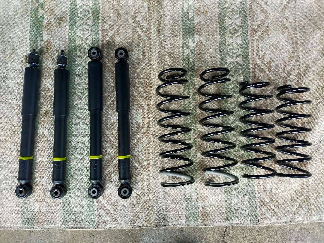 ジムニー　JB64 純正サスペンション　1台分　新車外し