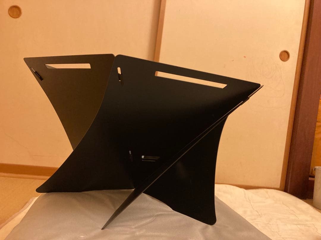 ハイランダー焚き火台　六花 ブラックエディション　専用梯形五徳と焚き火シート付き