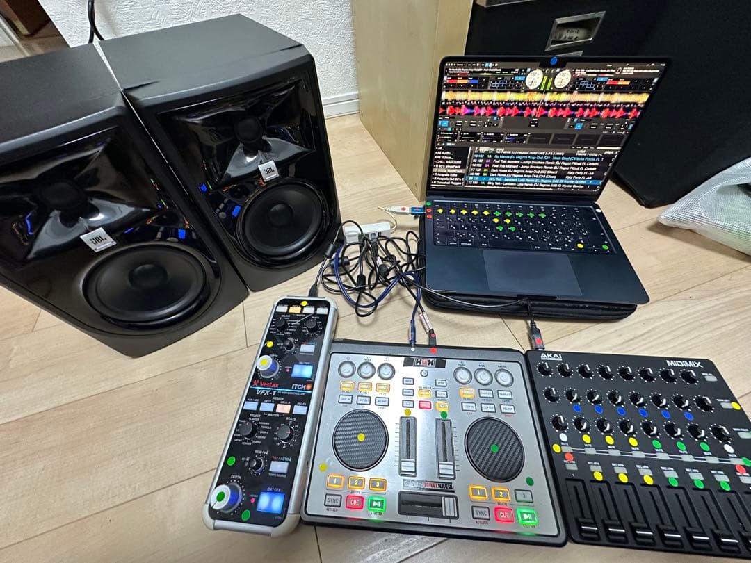DJ（JBL MIXEDGE Vestax VFX1 AKAI MIDIMIX）