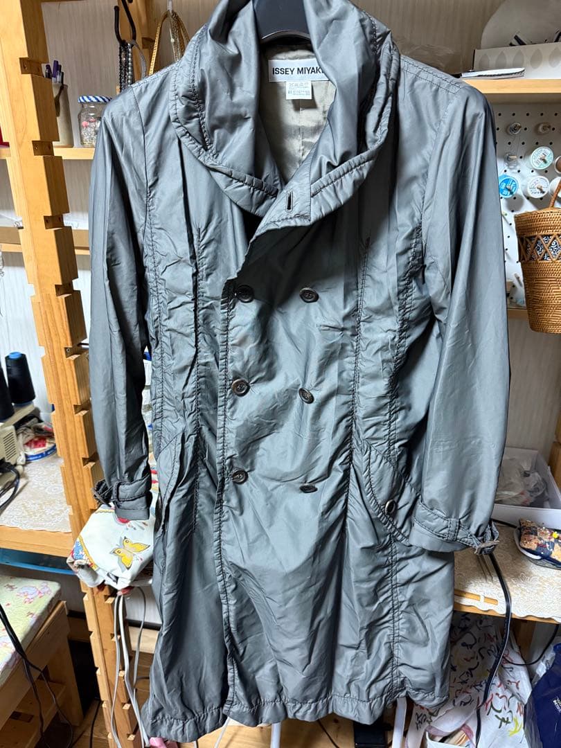 美品　イッセイミヤケ　ナイロンコート　カーキ