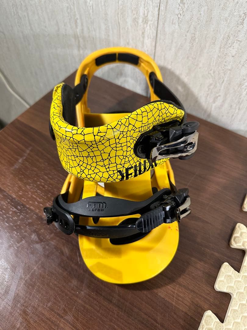 美品 スノーボード FTWO（現FNTC） TNT 147cm ケース付