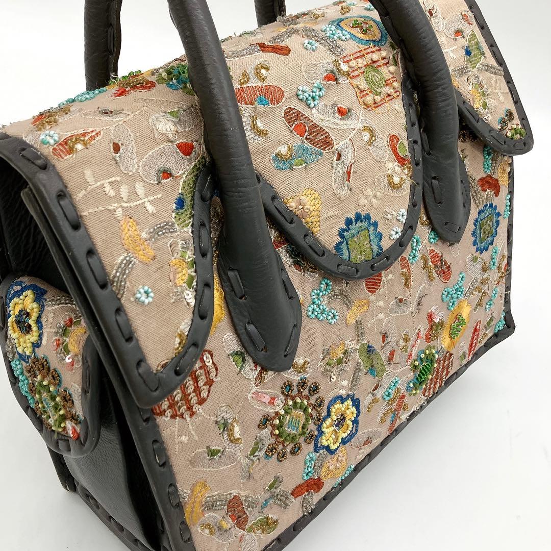 【GRACE CONTINENTAL】ハンドバッグ　カービングトライブス　刺繍.