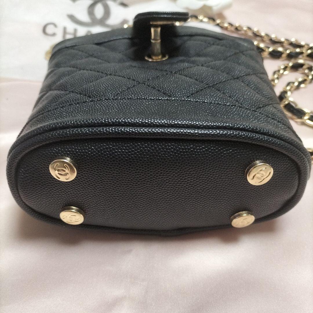 CHANEL 黒 レザー キルティング(ノベルティグッズ)保存袋リボン花、付き