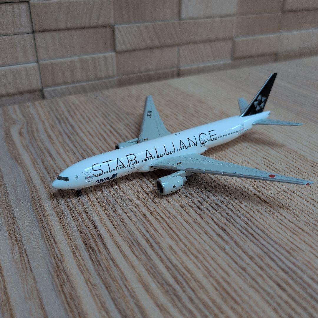 全日空商事 STAR ALLIANCE Boeing 777-200 1/400
