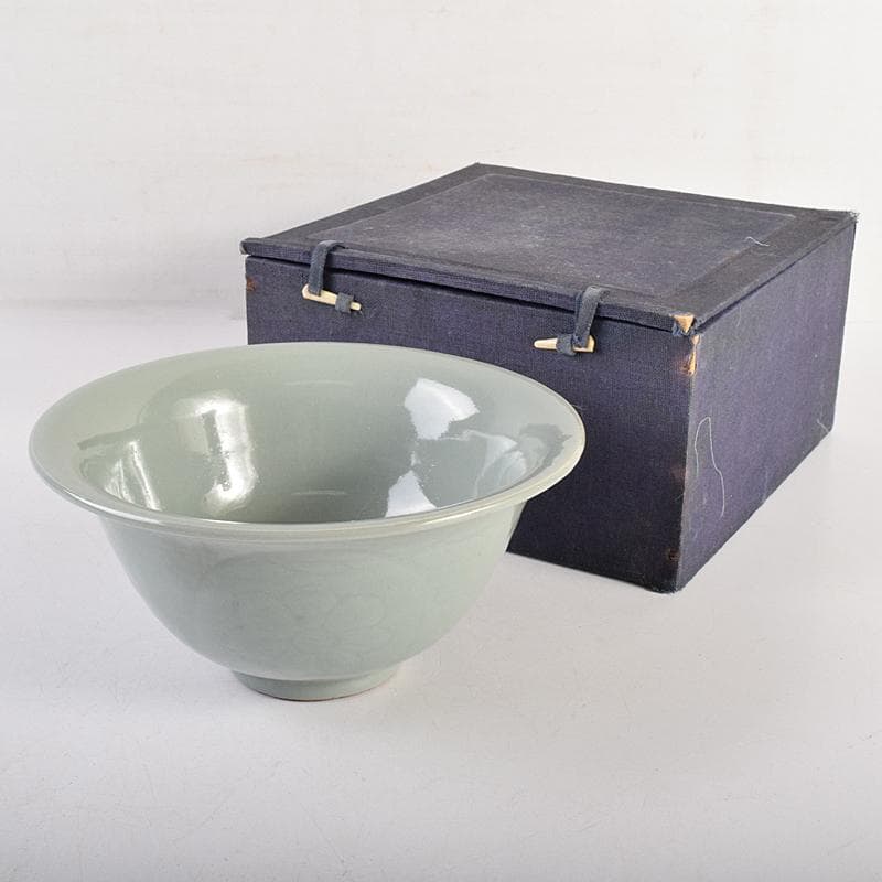 中国　龍泉窯　青磁　陰刻　花文　鉢　M　R8813