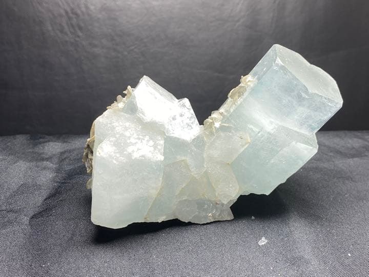 アクアマリン　結晶 160g