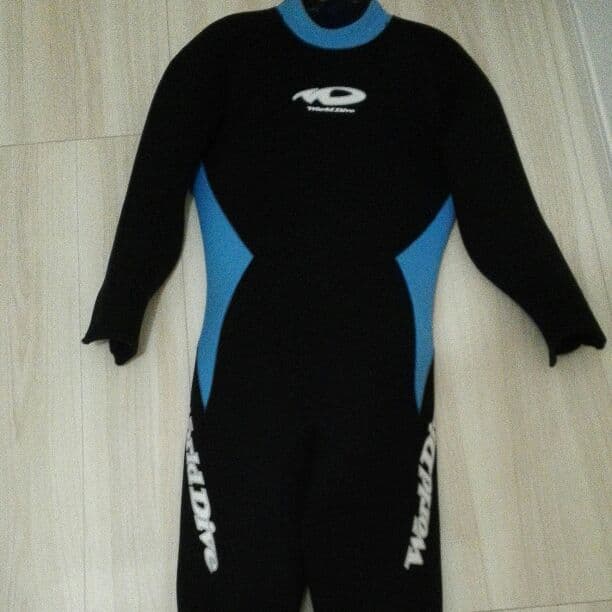 ウエットスーツ　厚さ５㍉