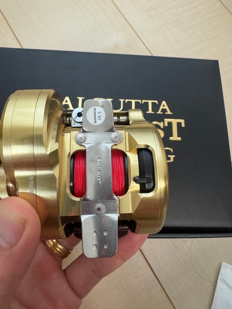 美品　シマノ カルカッタコンクエスト MD 300XG