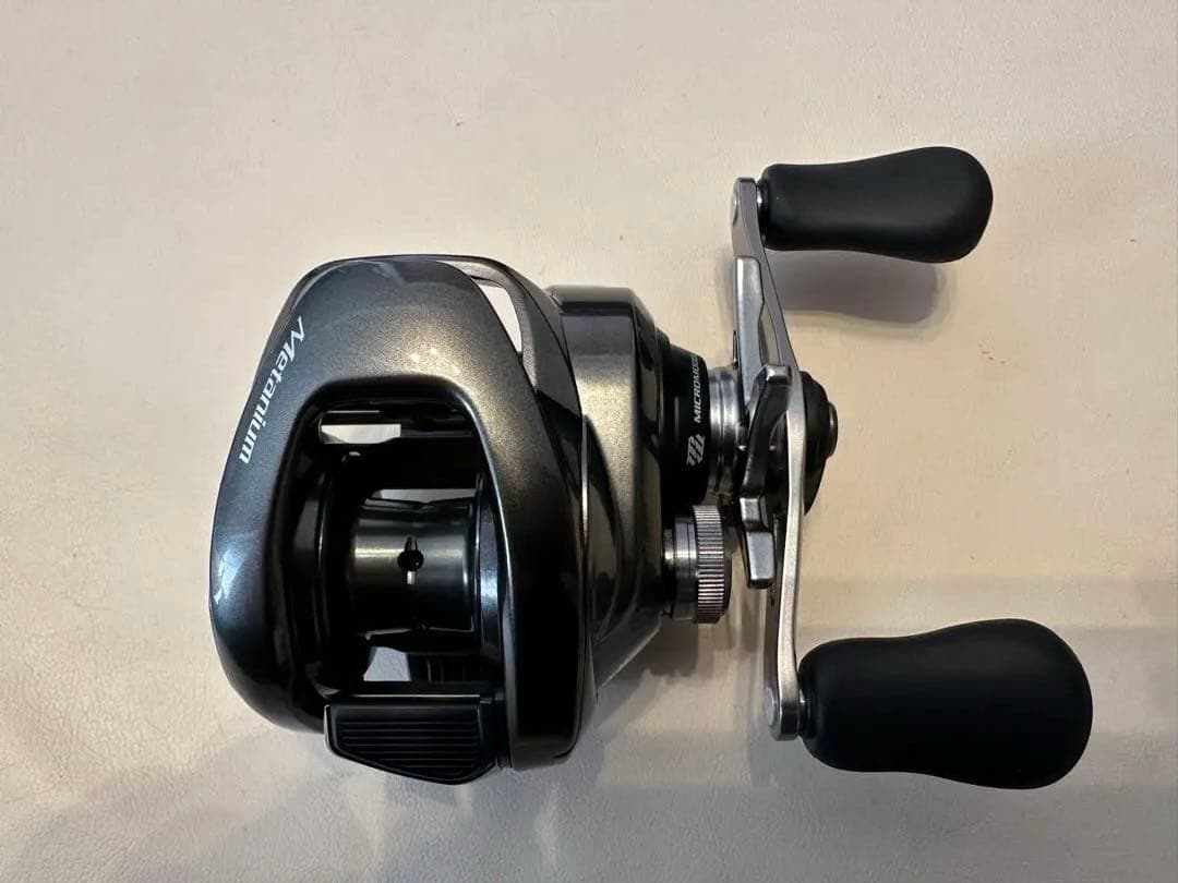 20メタニウム HG RIGHT シマノ　ベイトリール