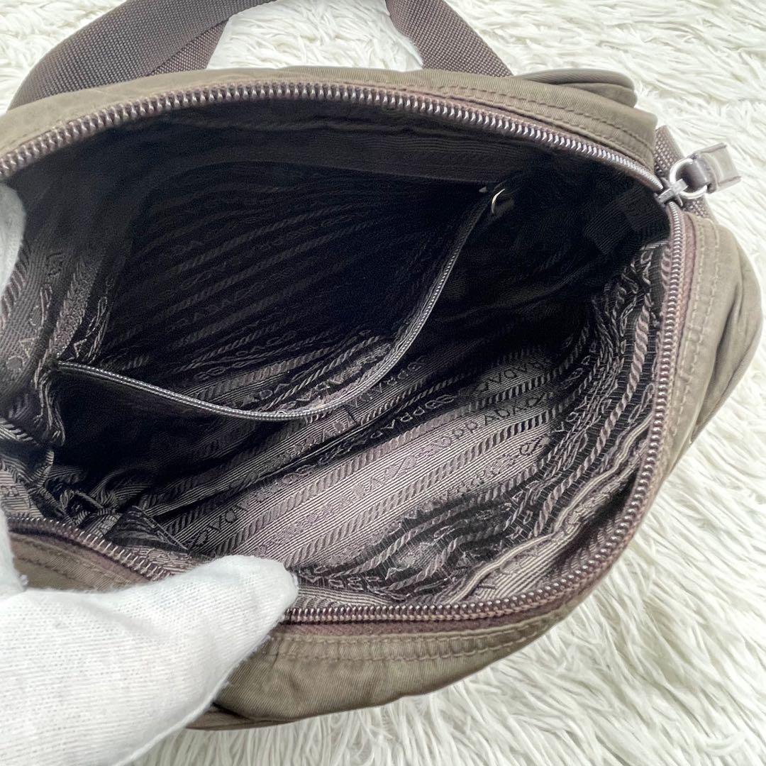 【✨美品✨】プラダ カメラバッグ 三角ロゴ ナイロン カーキ ギャランティ付き