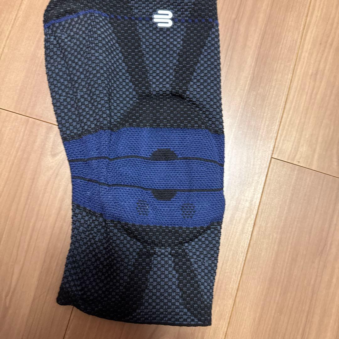 バウアーファインド　ゲニュトレイン　膝用サポーター　サイズ4ブラック