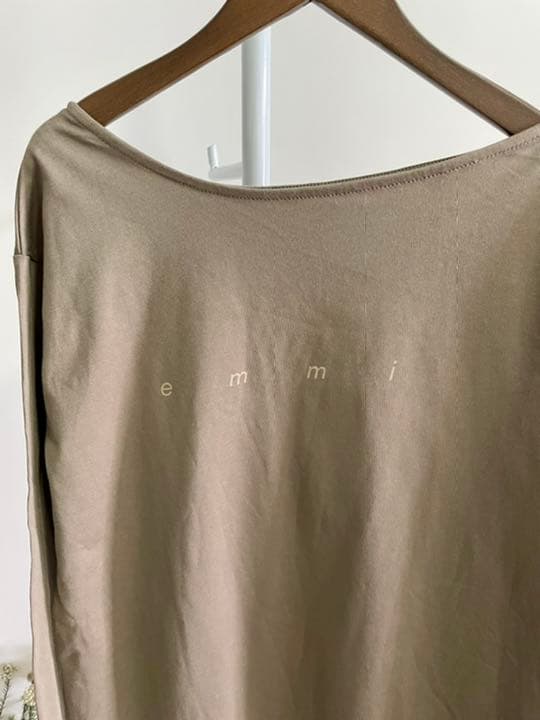 【エミヨガ新品2点セット❗️】ミニフラワーレギンス&ロゴアシンメトリーTシャツ