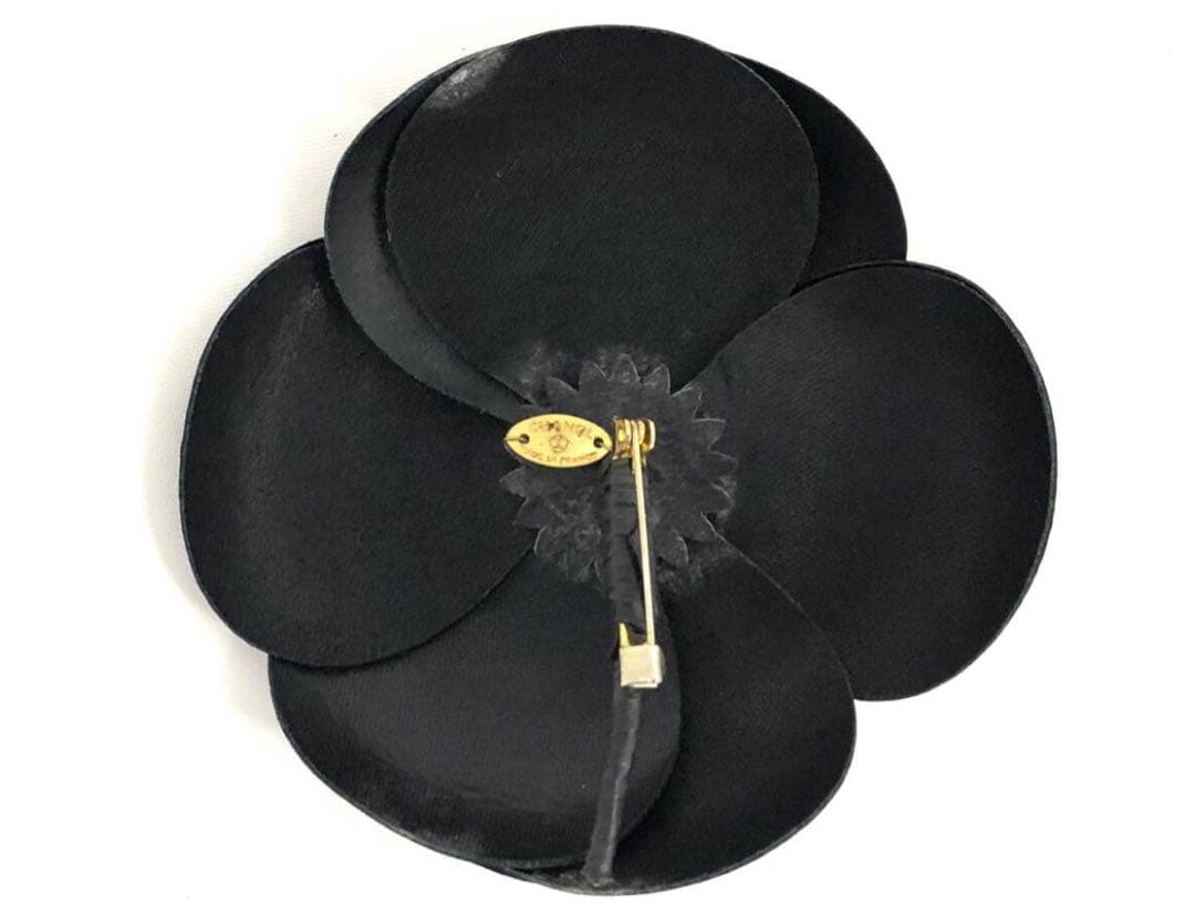 T01/156 CHANEL シャネル ブローチ カメリア CCマーク パテント