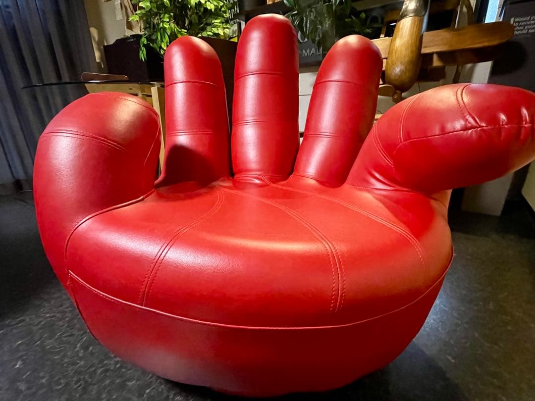 山田です。！　　　　　フィンガー ソファー 赤色 回転式 手 5本指
