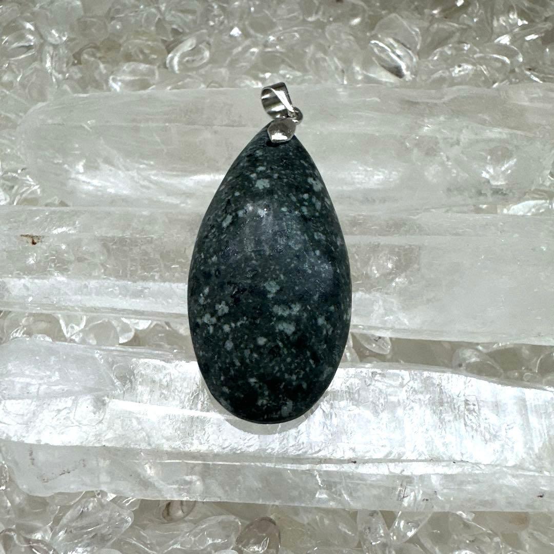 希少【黒遠野】 ご縁のある方に届く別格霊石 宇宙の根源波動と共鳴する遠野角閃石