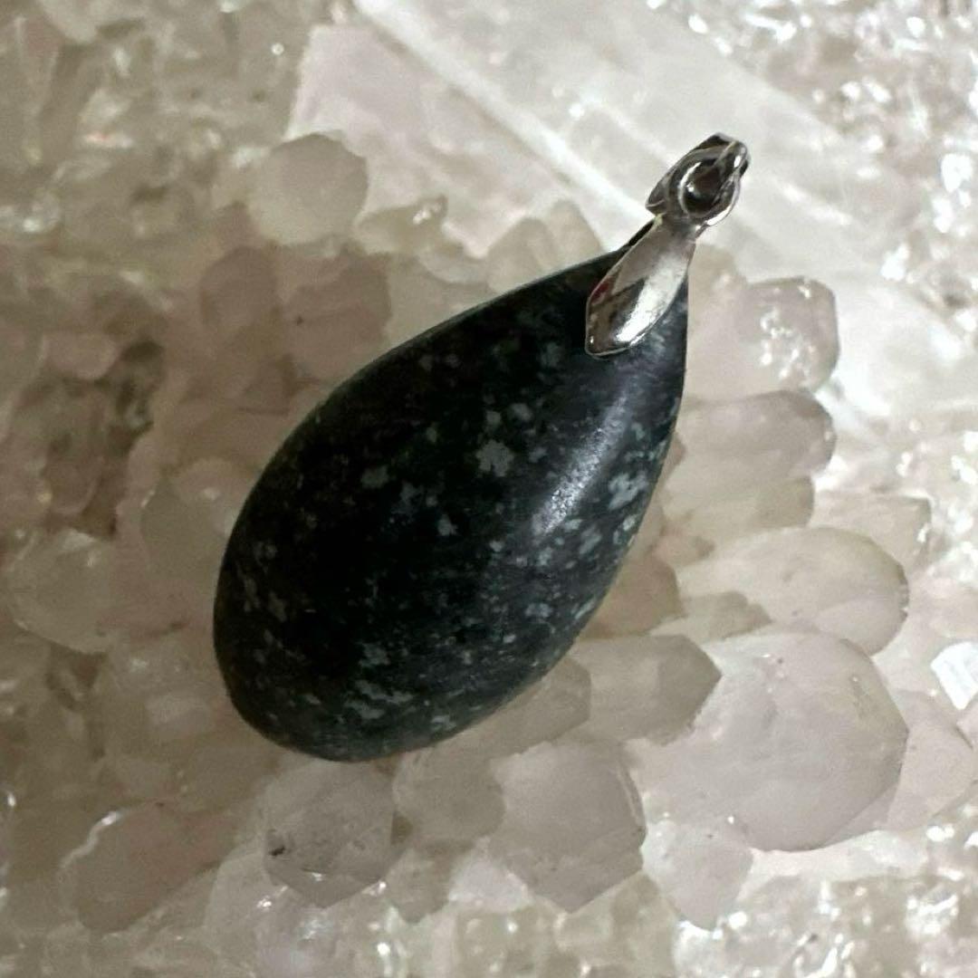 希少【黒遠野】 ご縁のある方に届く別格霊石 宇宙の根源波動と共鳴する遠野角閃石