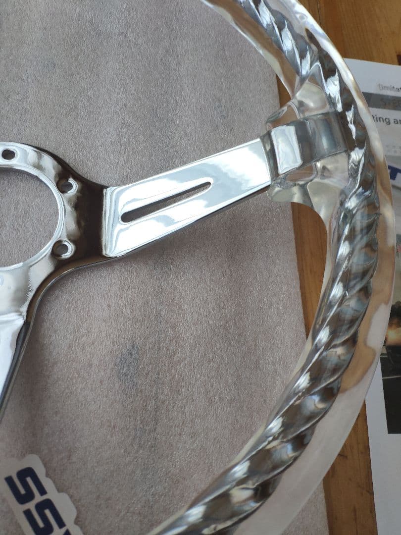 新品・現品限り! アクリル ツイスト ステアリング ① MOMO ピッチ70