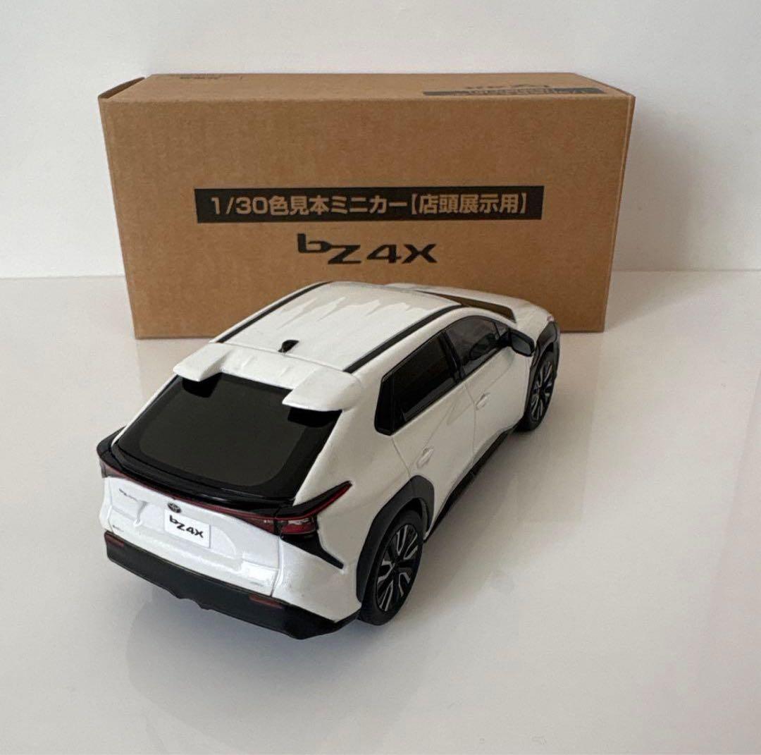トヨタ 新型bZ4X ミニカーカラーサンプル プラチナホワイトパール【非売品】