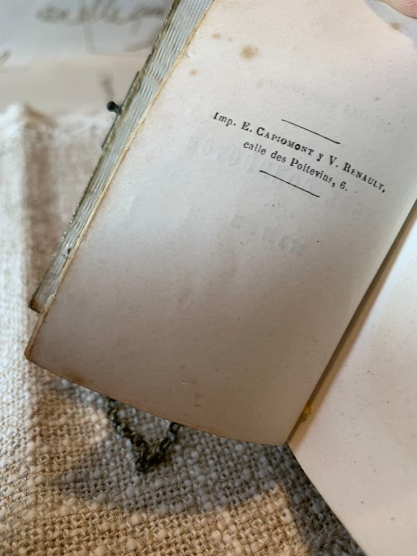 フランス製　アンティーク　レアな鞄型の手で持つ聖書！周りが貝細工で見事です！