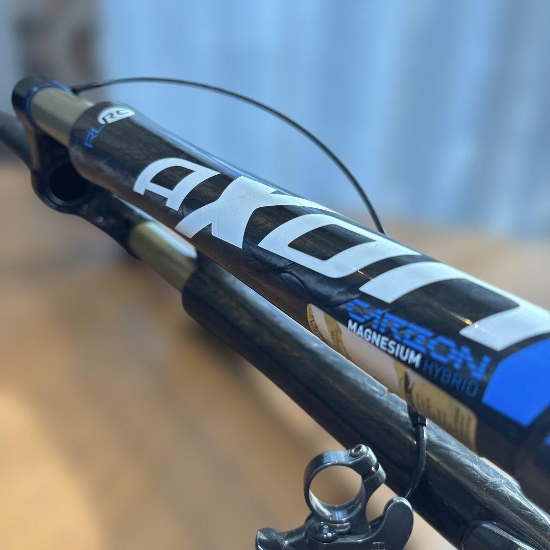 SUNTOUR AXON RLRC 29サスペンションフォークカーボン