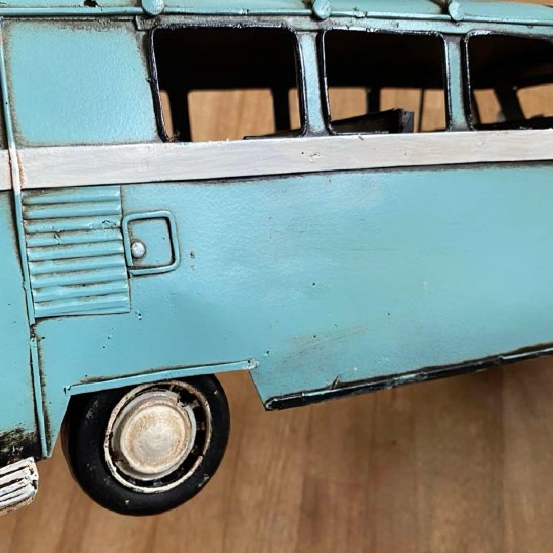 ワーゲンバス風 ブリキ製のミニカー ②