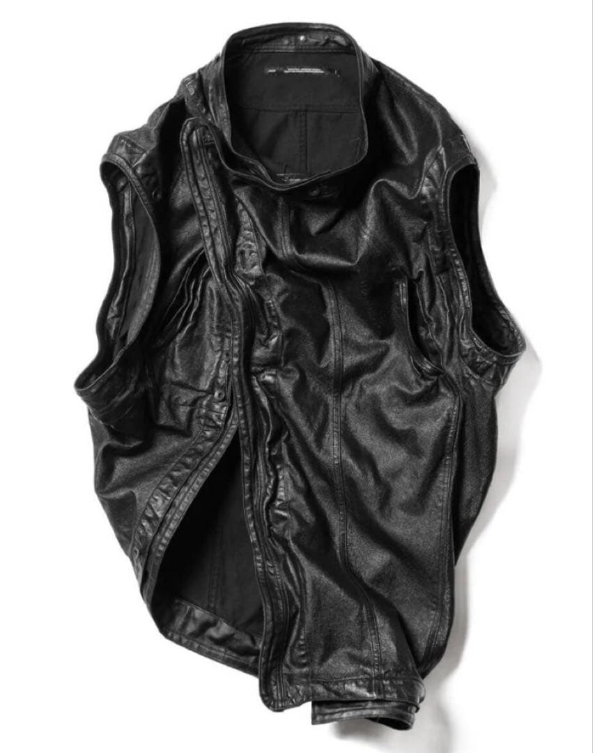 Julius ユリウス　ラッピング　コーティング　ジレ　ベスト　　BK1
