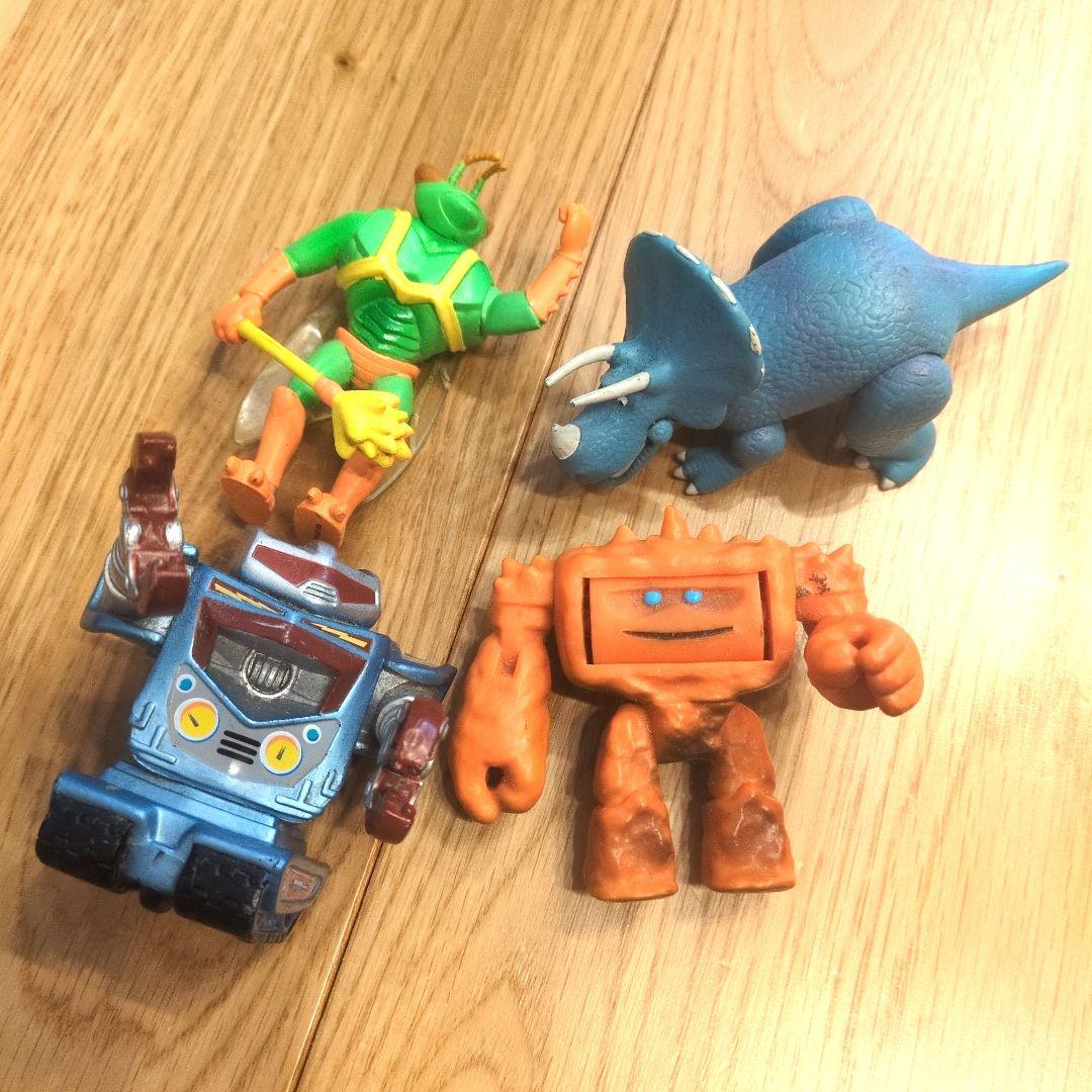 トイストーリー　フィギュア　トゥイッチ　スパークス　トリクシー　チャンク　セット