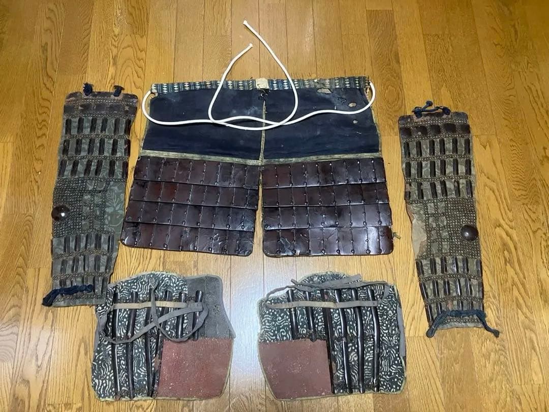 江戸期　時代物の籠手・佩楯・脛当３点セット