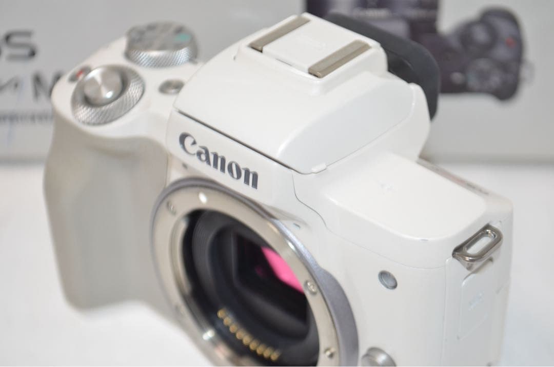 ★美品★お洒落ホワイト♪高性能ミラーレス！スマホ転送OK★キヤノン Kiss M