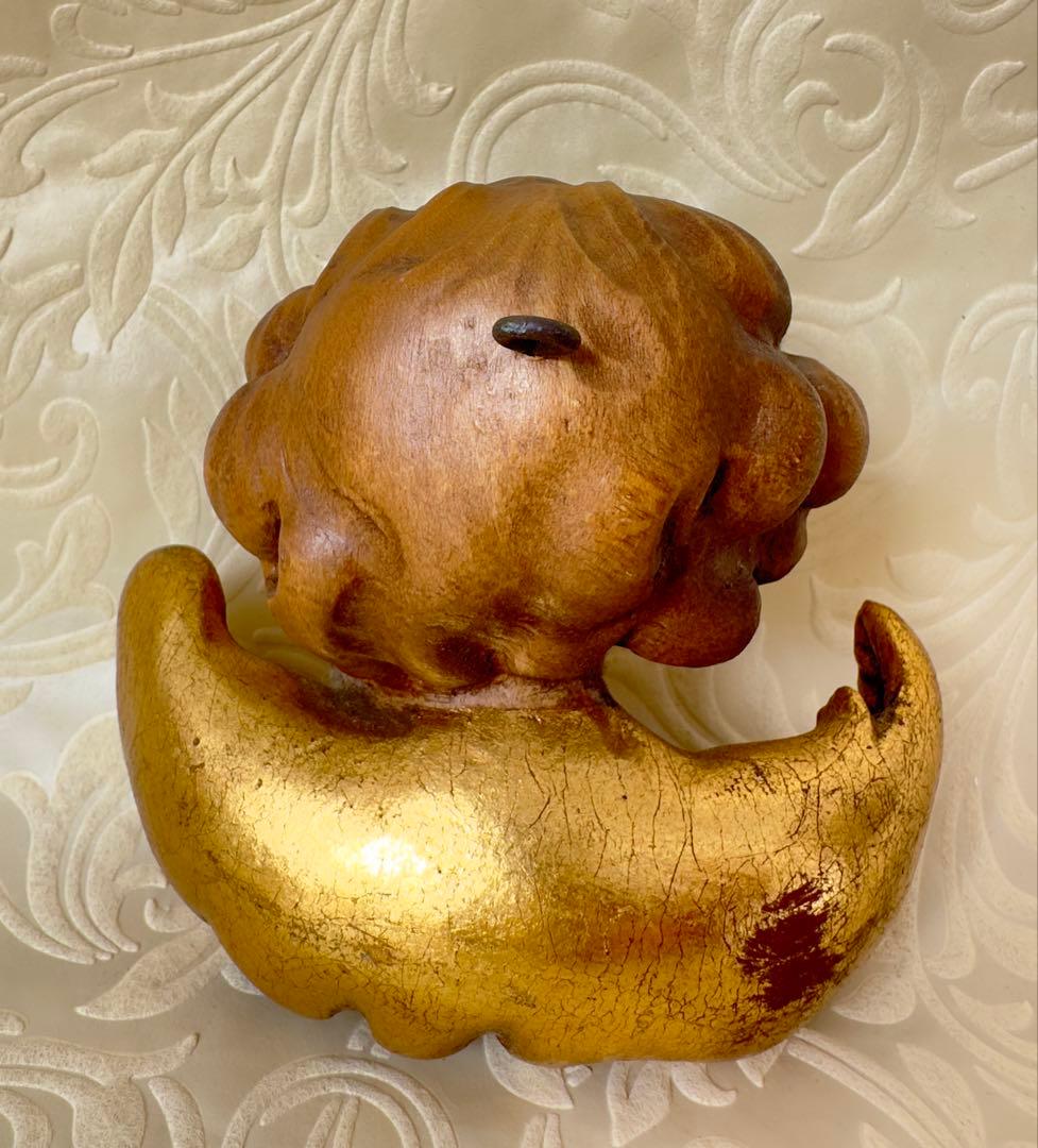 天使セラフィムの彫刻