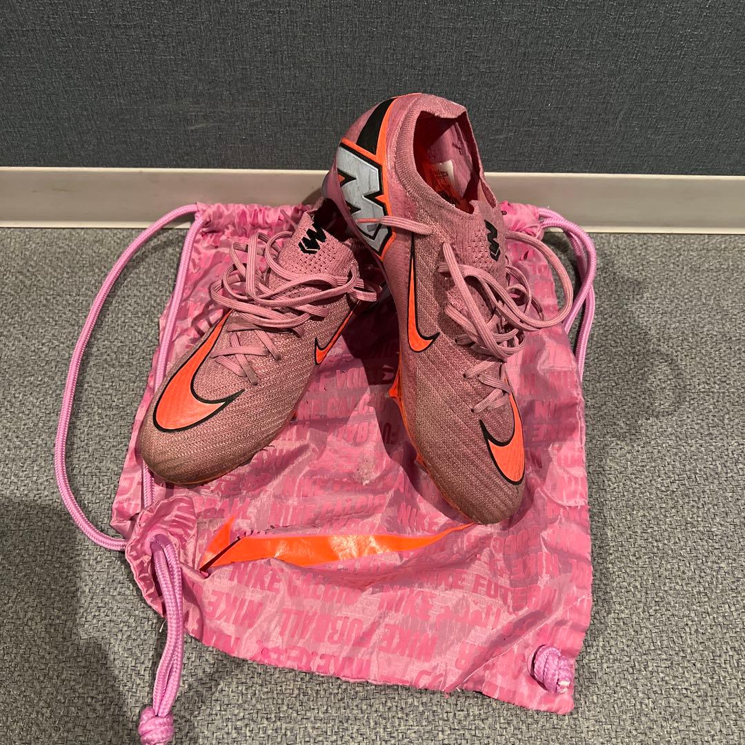 Nike サッカーシューズ ピンク FGソール 収納袋付き