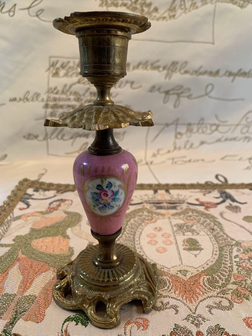 フランス製　アンティークのセーブル焼のペアのキャンドルスタンド！陶器が素敵です！