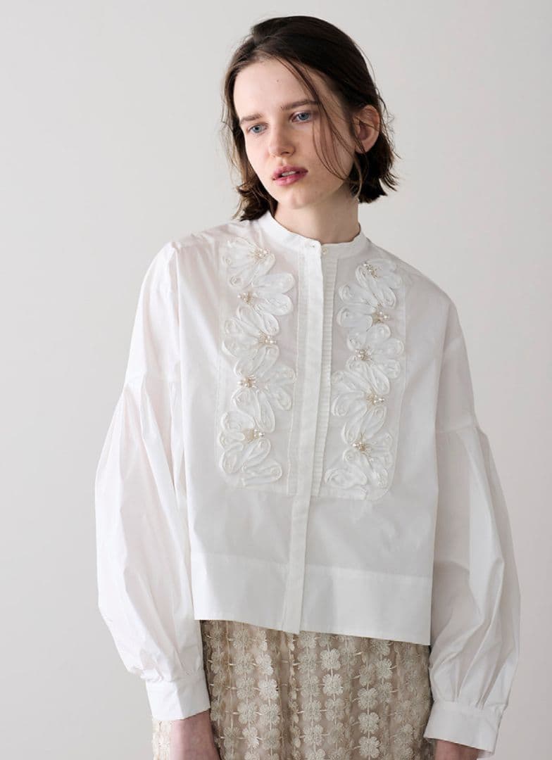 マリリンムーン　SOI-MeMEコード刺繍パールブラウス