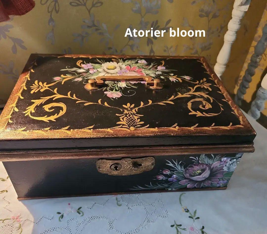 昭和レトロ手提げ金庫　リメイク 金庫でもアクセサリー入れでも<売り切り激安出品>