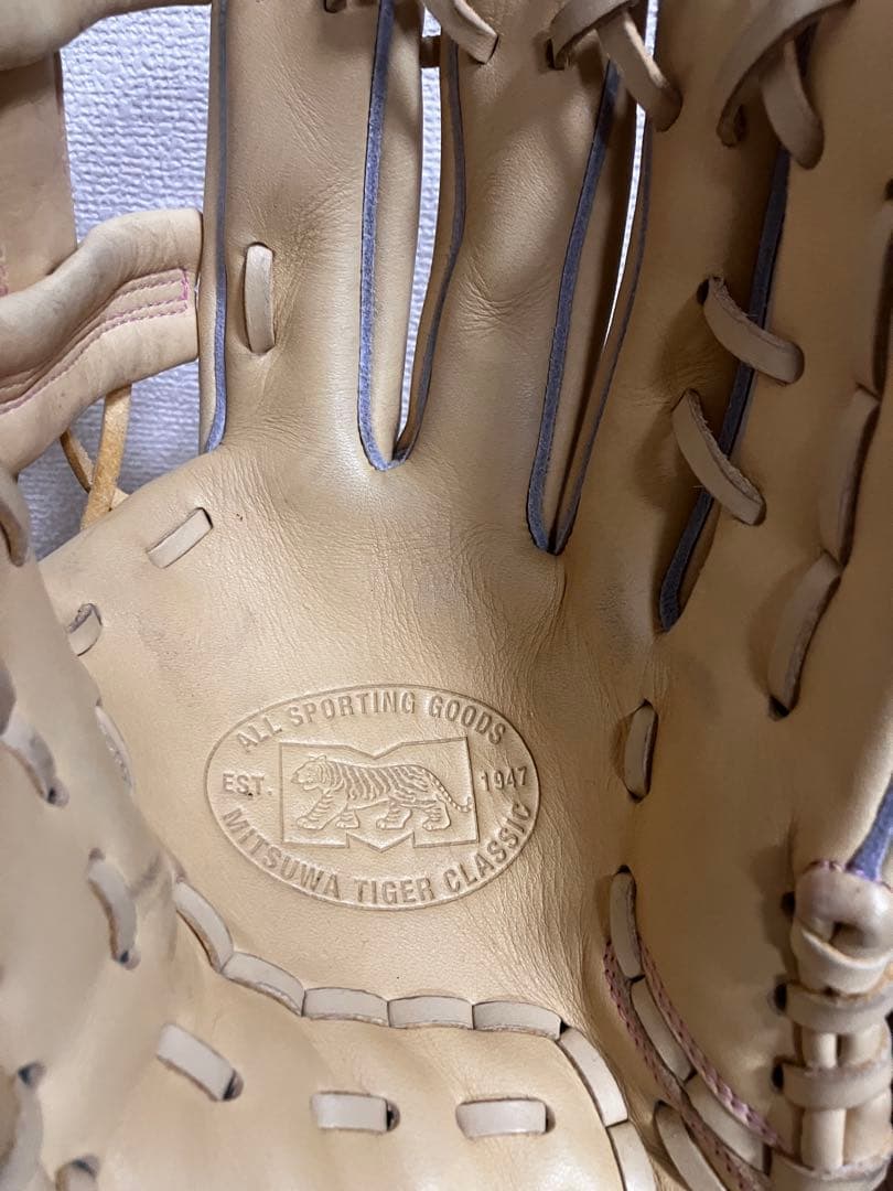 美品　ミツワタイガー軟式グローブ ベージュ