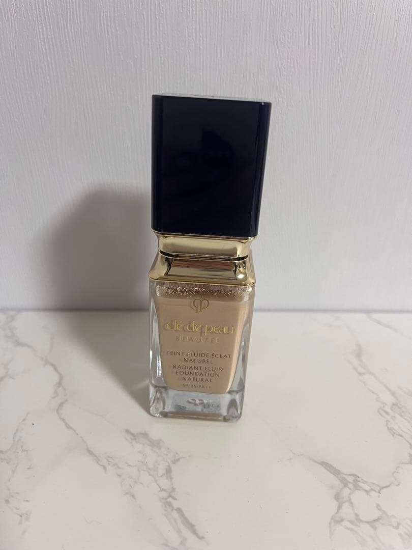 クレ・ド・ポー　ボーテ　タンフリュイドエクラ オークル10