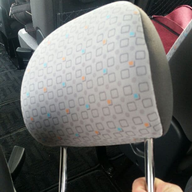 車の頭ささえるヤツ