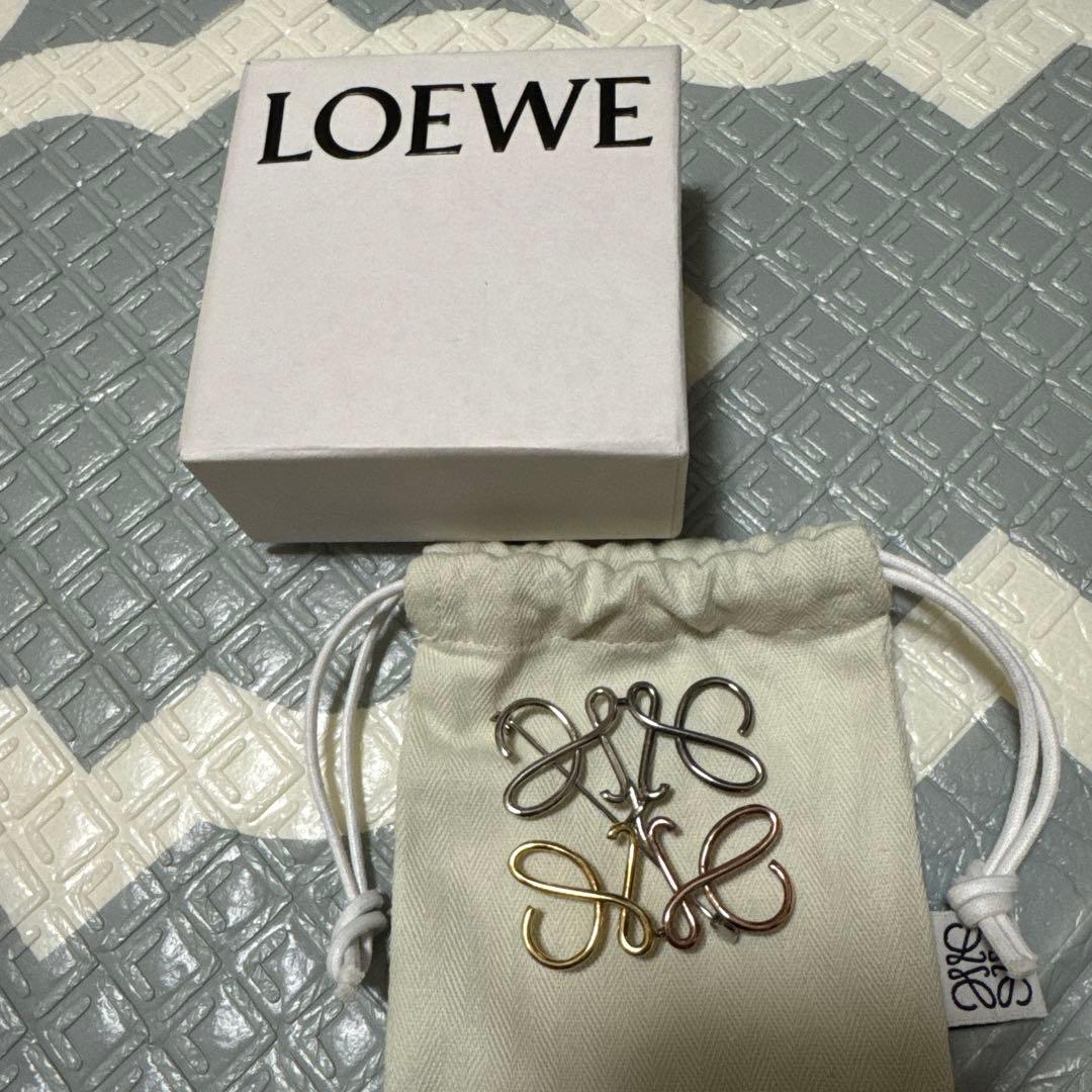 ロエベ アナグラム ブローチ マルチカラー シルバー ゴールド