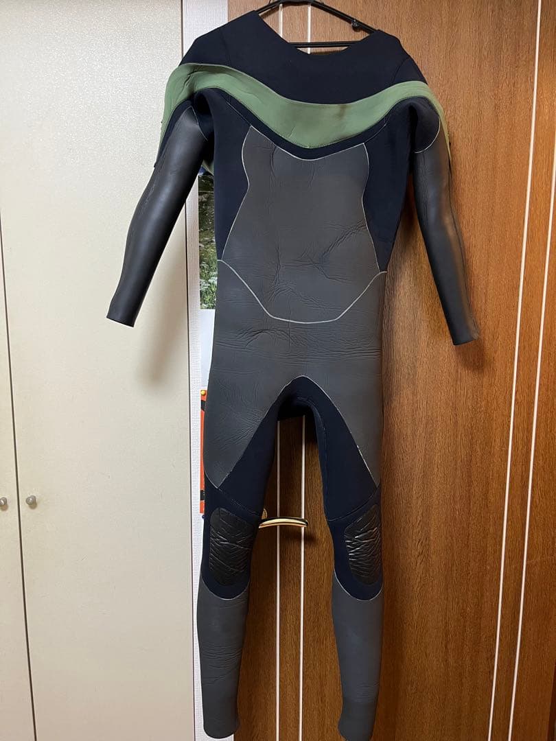 ウェットスーツMLサイズ　セミドライ（5mm)