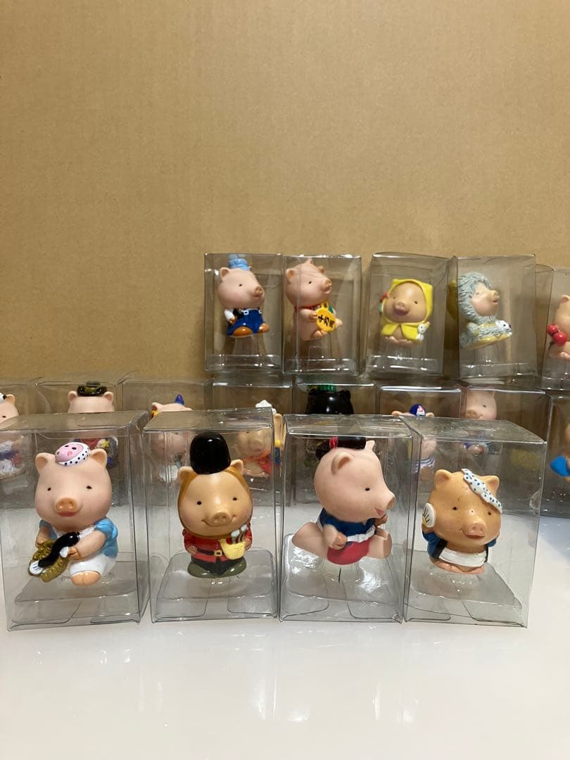 drugstore’s 豚さんフィギュア指人形コレクション　44種