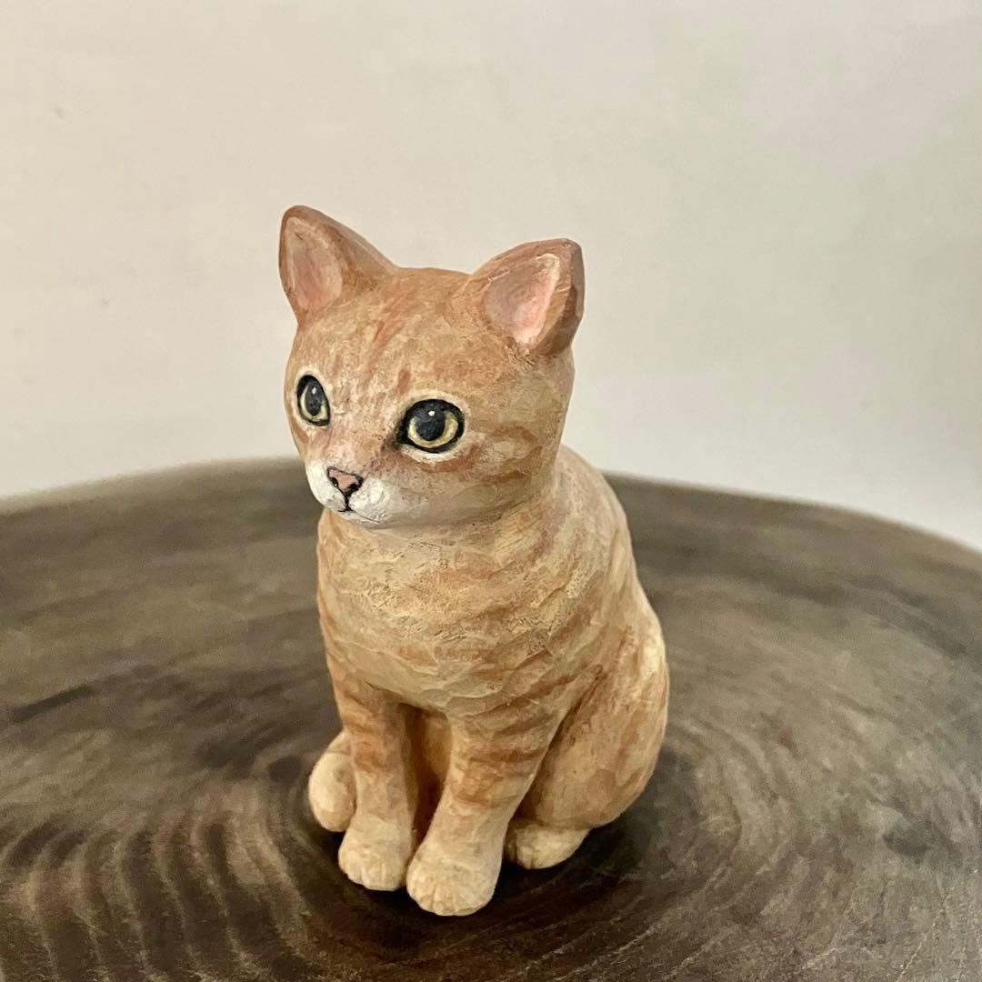 木彫りのトラ猫