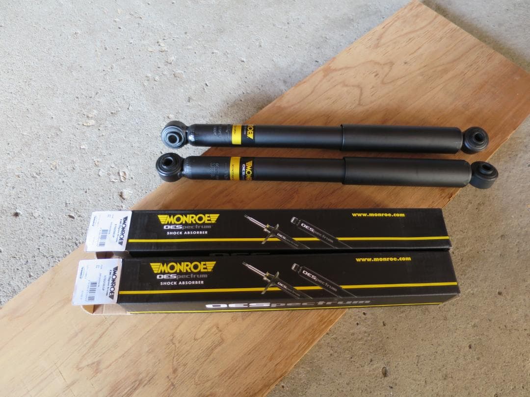 極美品！DA17 エブリイ モンロー リア 2本 M378236SP