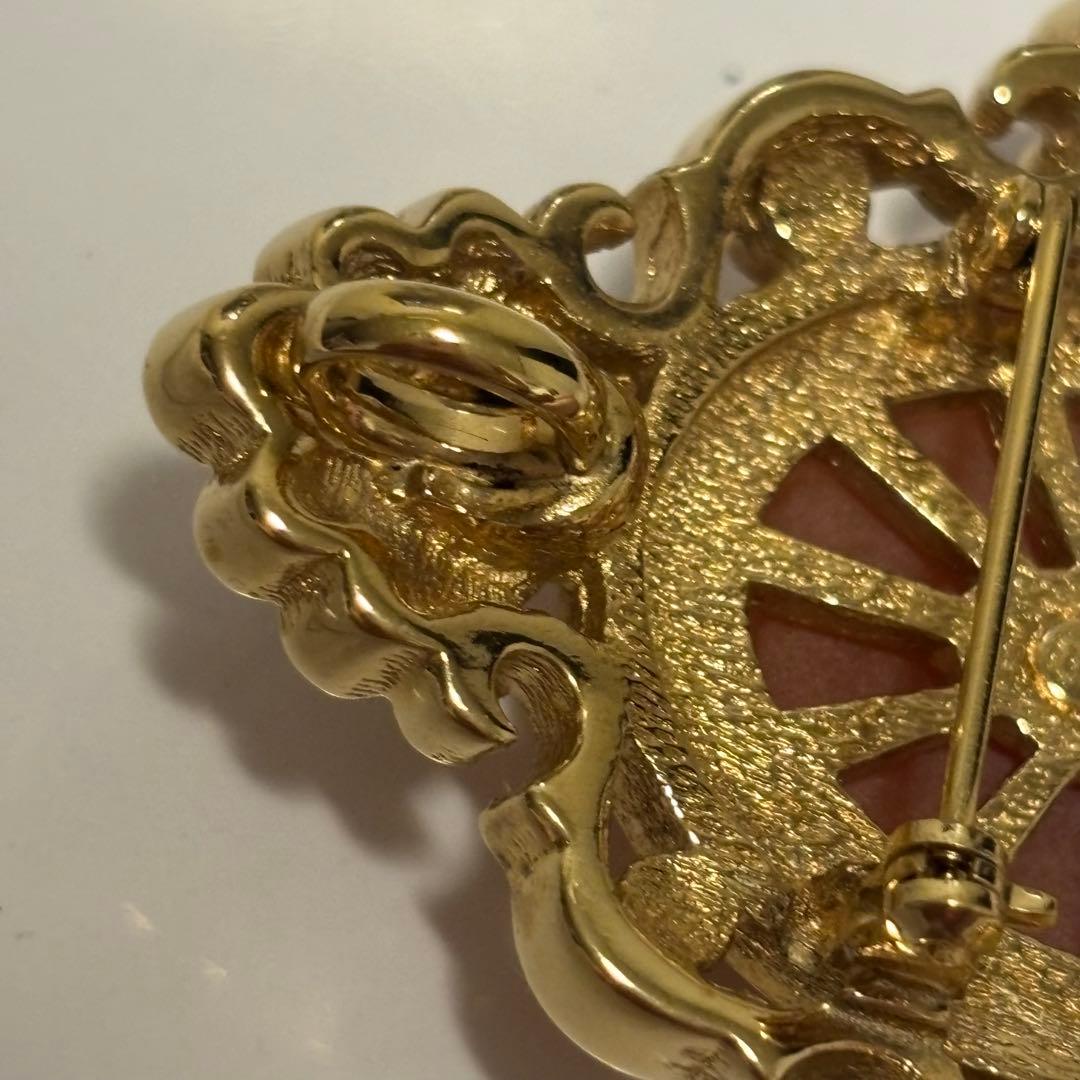 バーバリー　カメオ　ブローチ パール