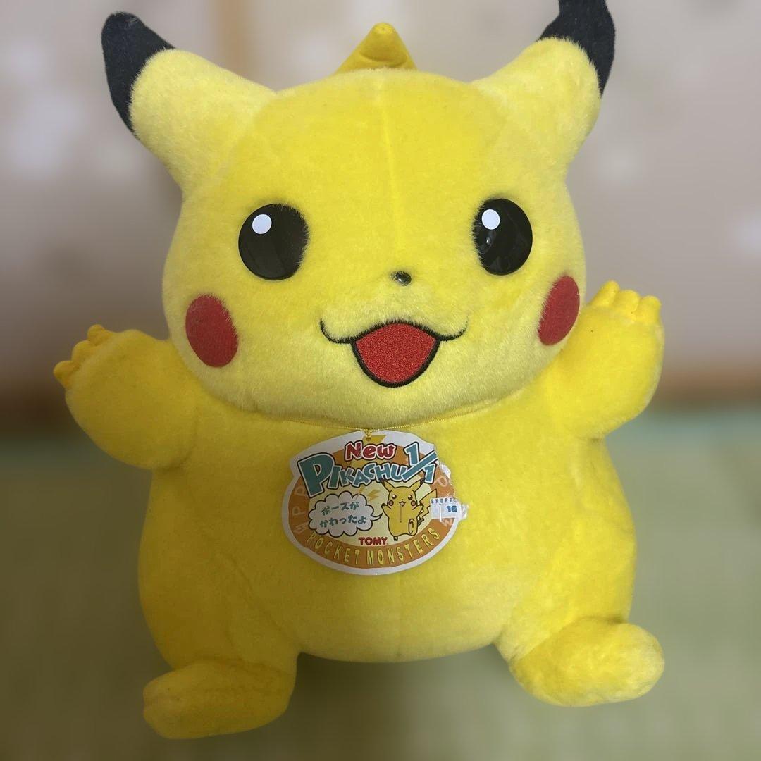 TOMY ピカチュウ　ぬいぐるみ