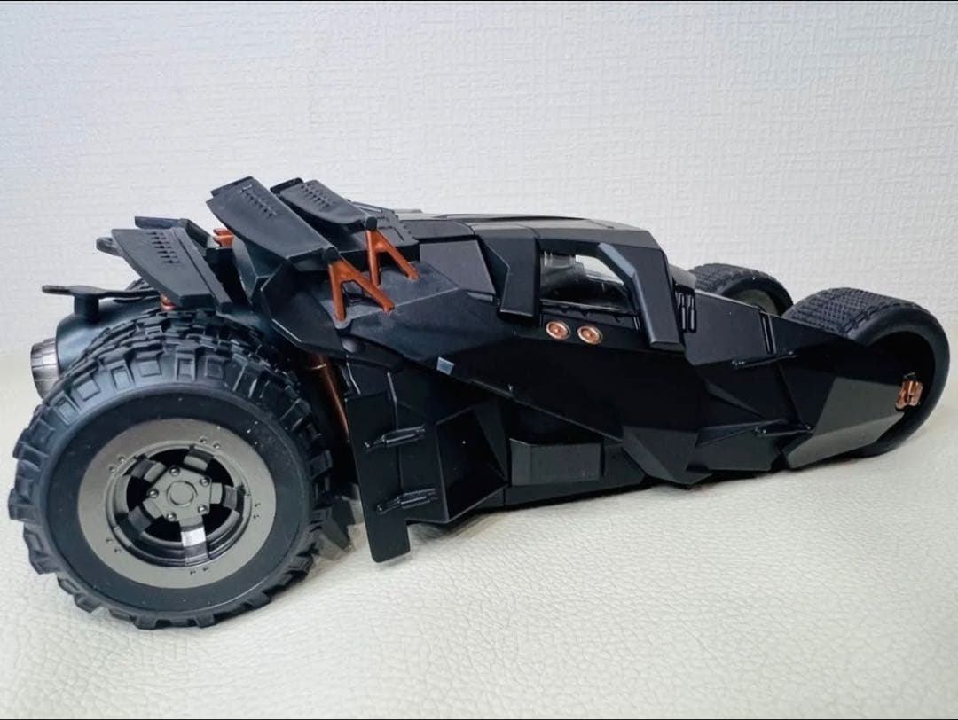 バットモービル　タンブラー ダークナイト　トリロジー DC 1:24合金製モデル