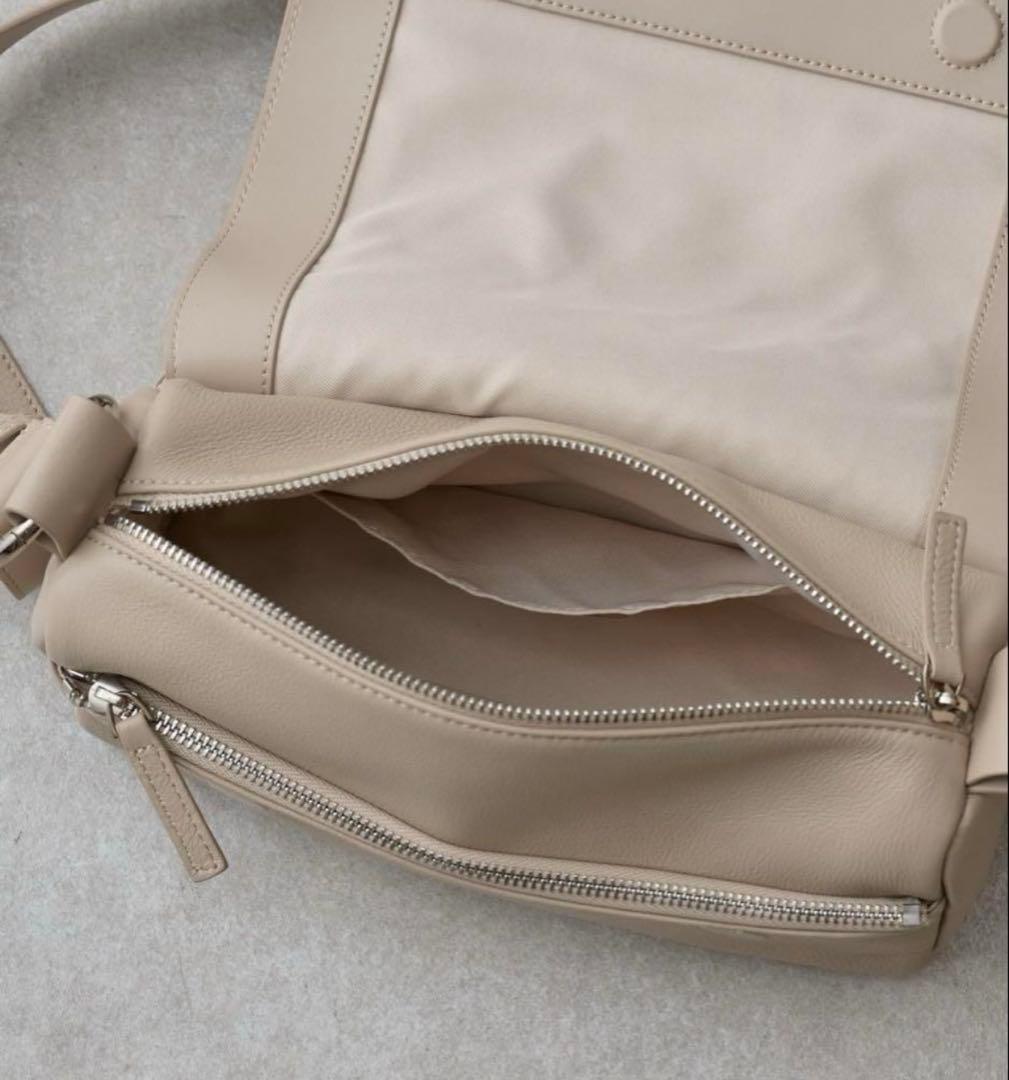 新品 ビアズリー beardsley レザー ボディバッグ　ショルダーバッグ