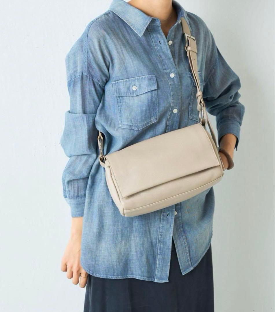 新品 ビアズリー beardsley レザー ボディバッグ　ショルダーバッグ