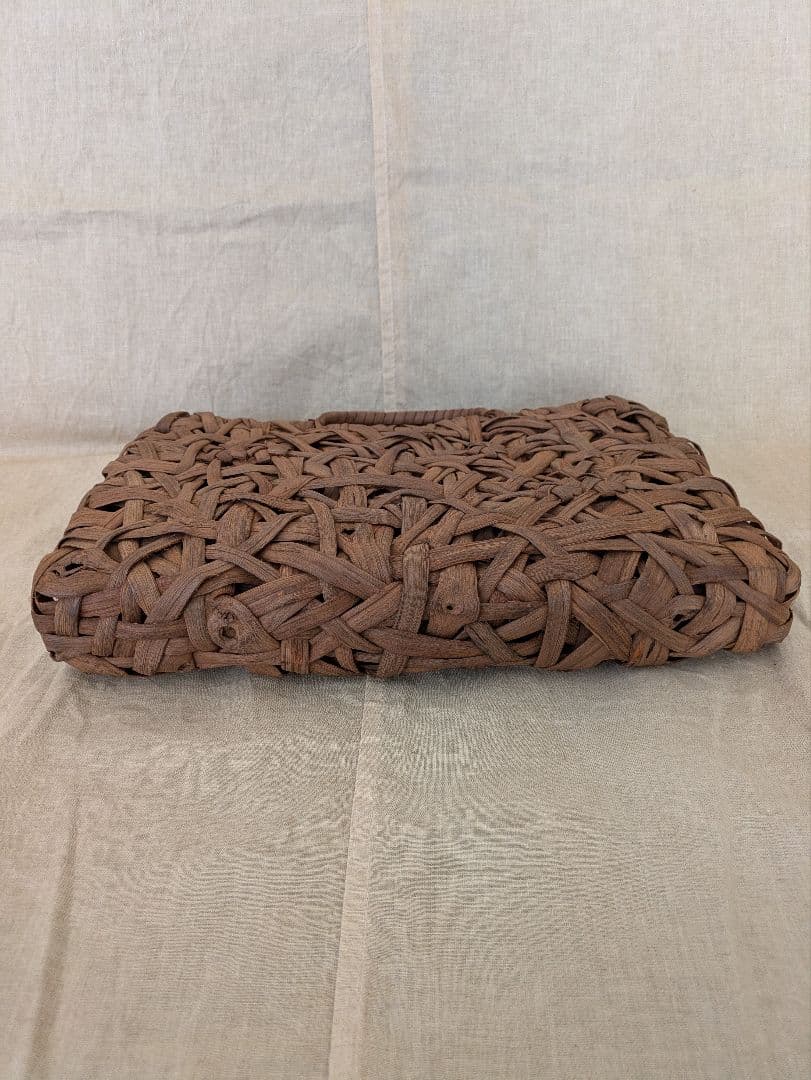 天然素材山葡萄　　　　編み込みかごバッグ