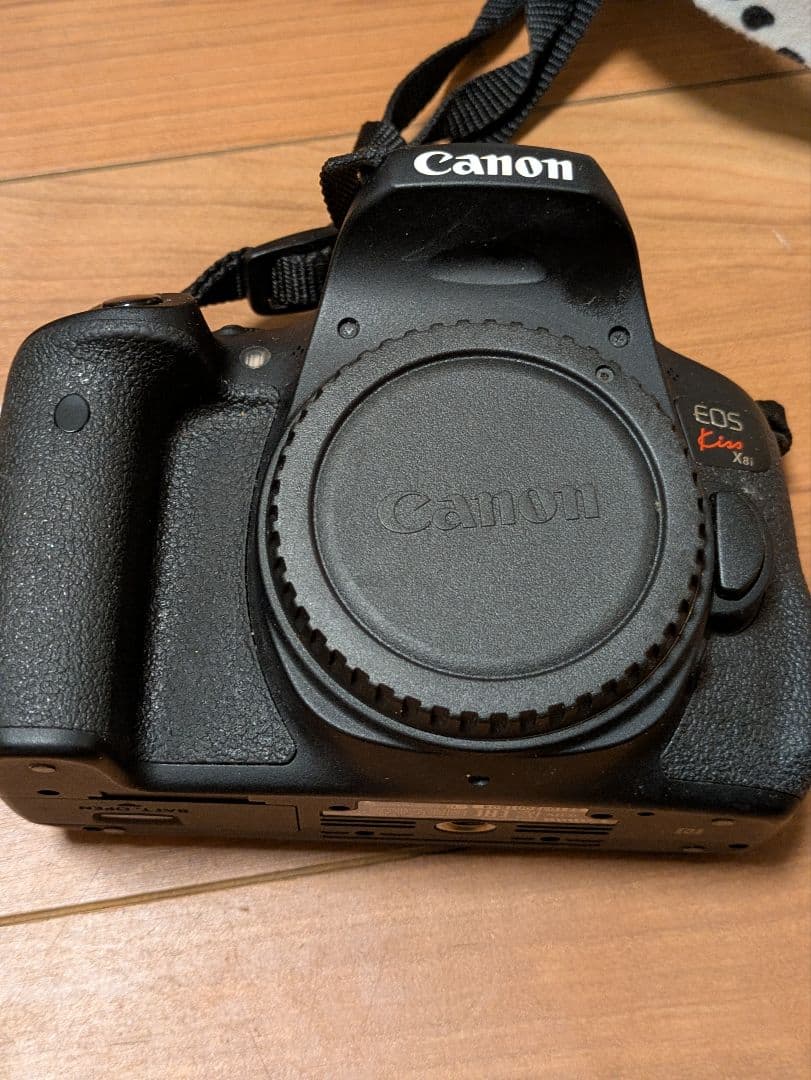 ジャンク Canon EOS Kiss X8i デジタル一眼レフ