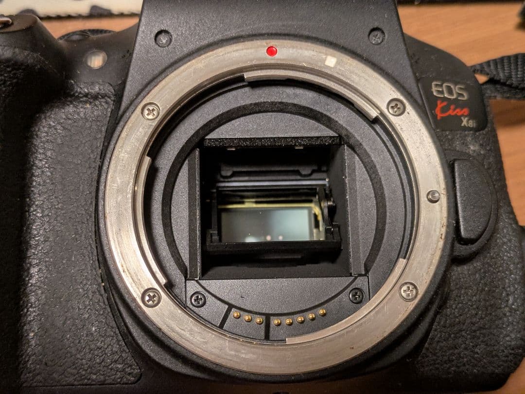 ジャンク Canon EOS Kiss X8i デジタル一眼レフ